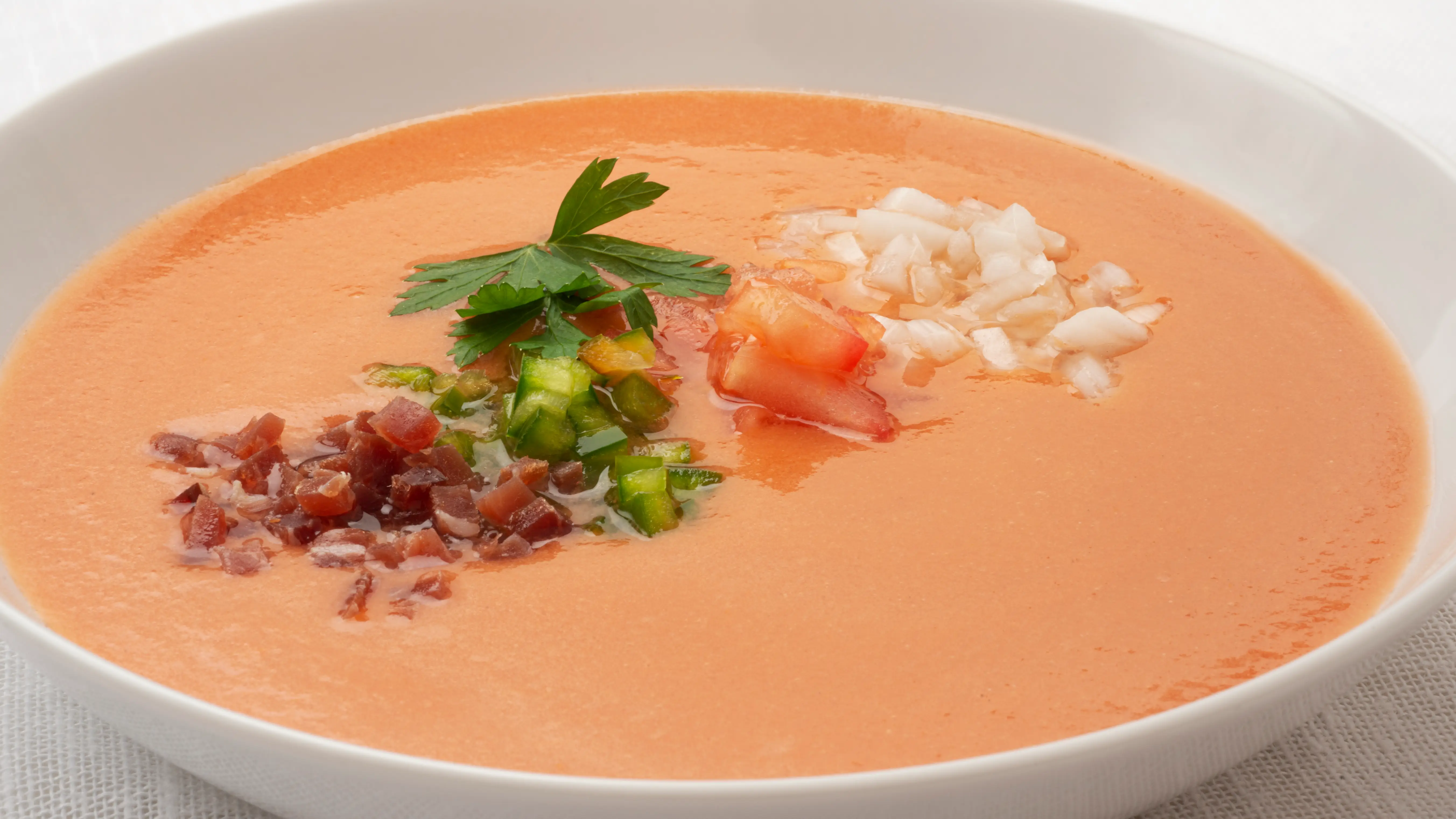 Gazpacho Cocina abierta de Karlos Arguiñano - Programa 2179: Gazpacho sin pepino y rollitos de puerro y jamón cocido