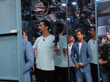 Marron mete a David Bisbal y Luis Fonsi en una habitación de espejos... ¡con efectos increíbles!