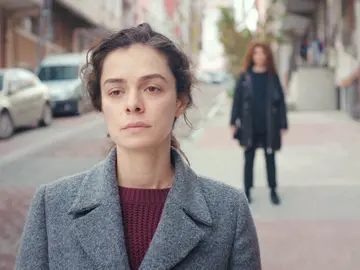 Sirin presiona a Bahar para que rechace el dinero de la herencia de Hatice Sirin presiona a Bahar para que rechace el dinero de la herencia de Hatice