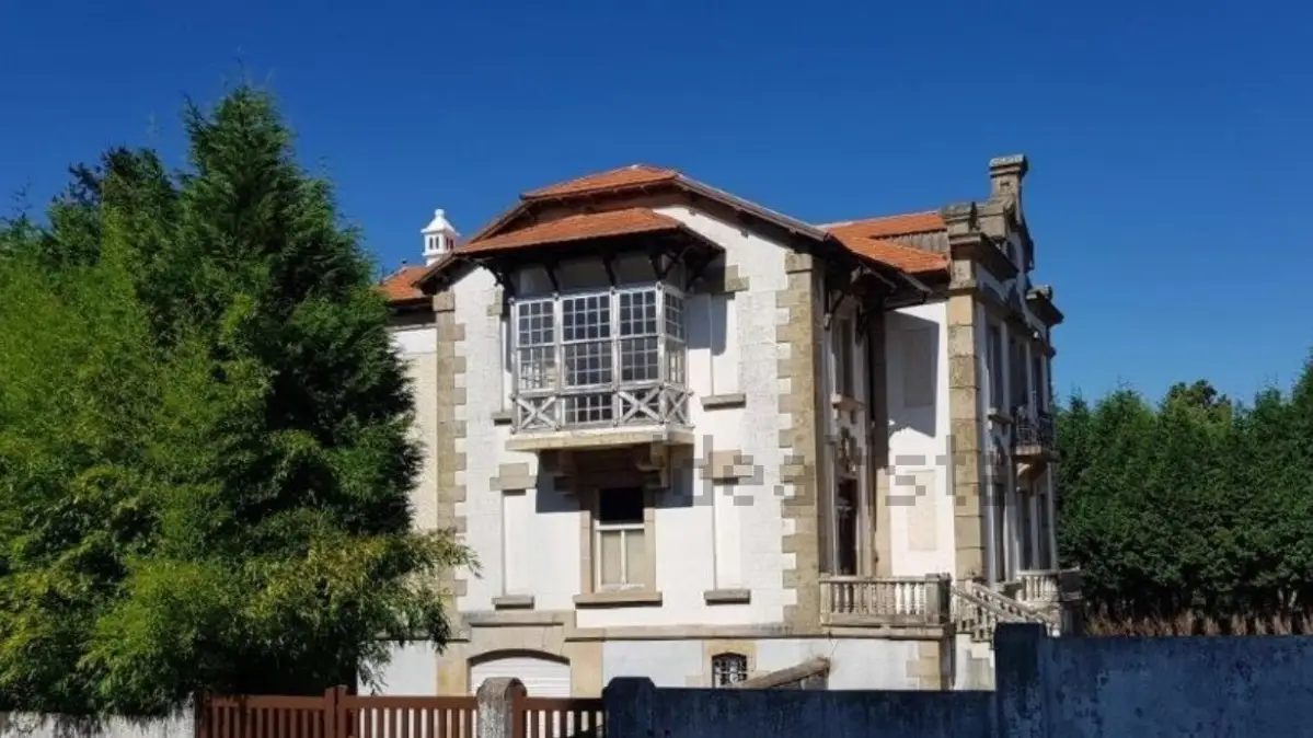Fachada de la mansión en Lugo a precio de ganga en Idealista Vivienda