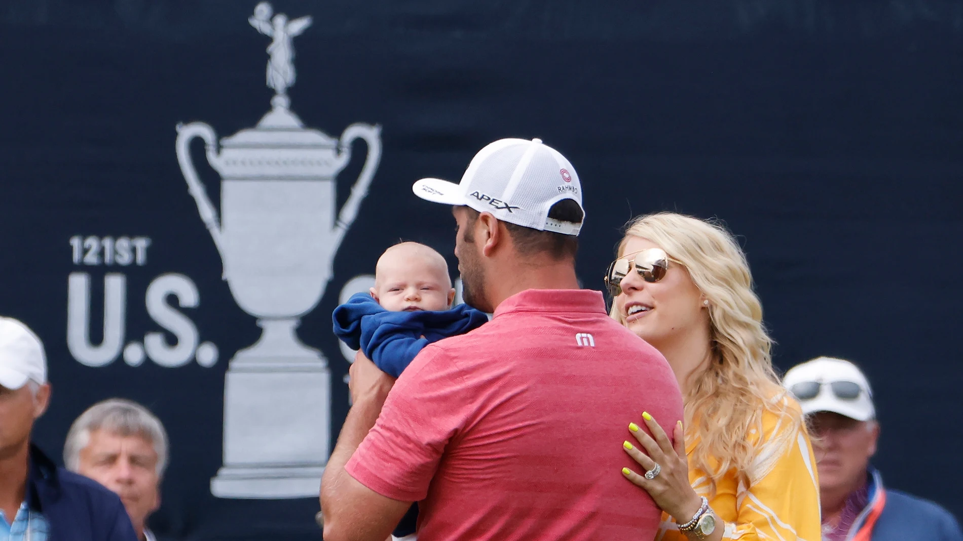 Jon Rahm con su hijo y su mujer tras ganar el US Open