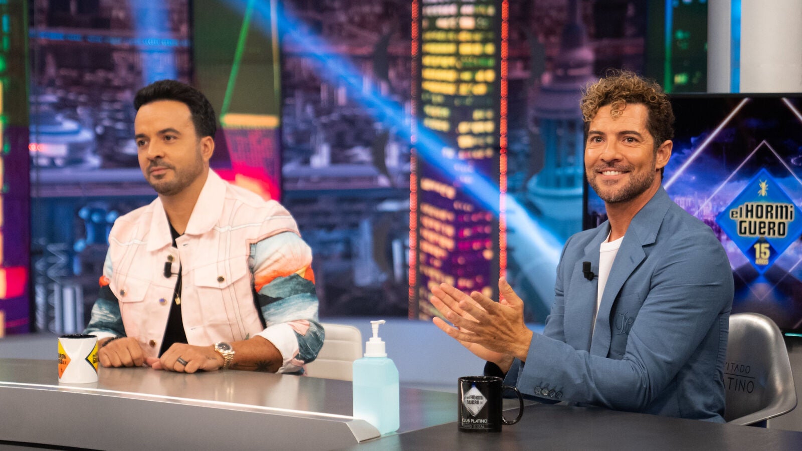 Luis Fonsi y David Bisbal explican todos los detalles del arte de la pesca, ¡son unos expertos!