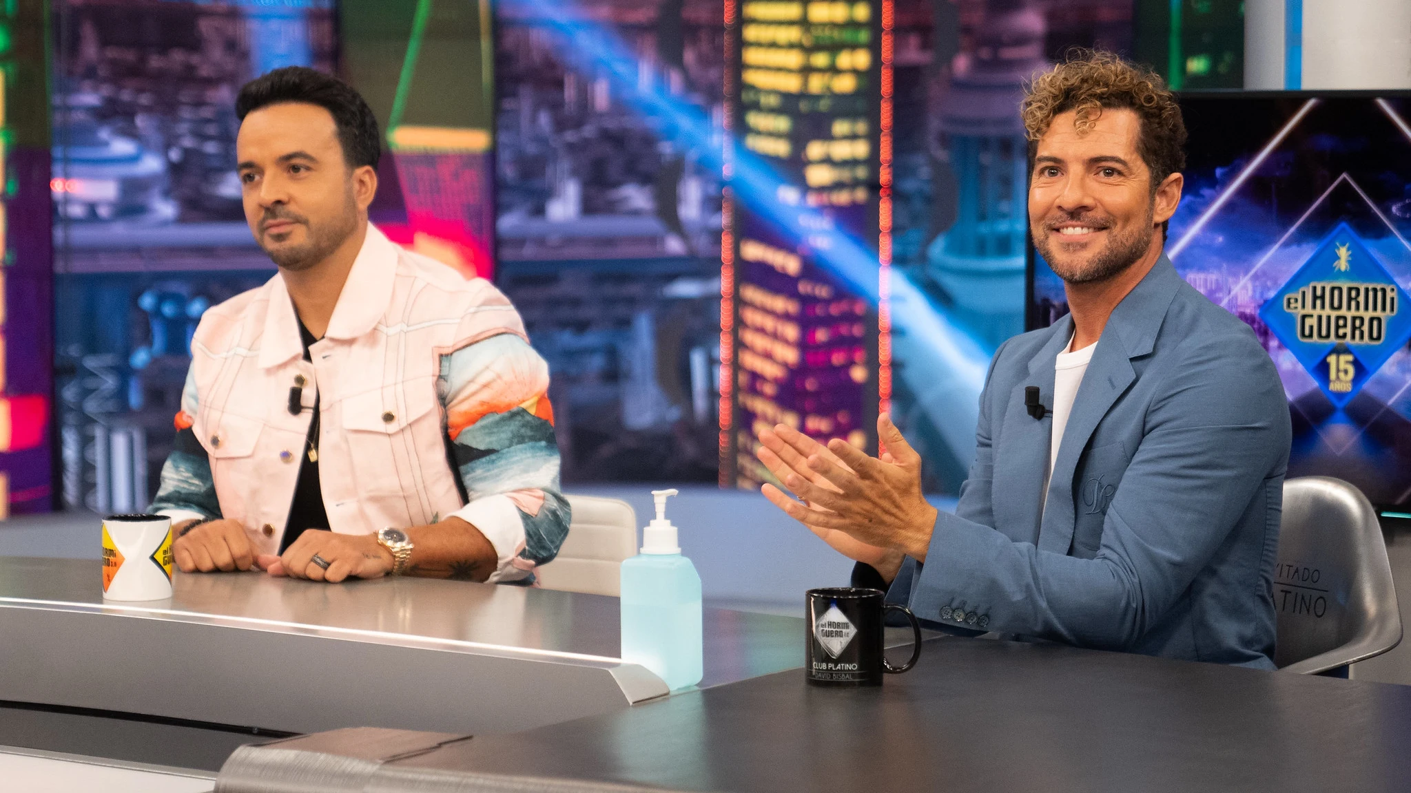 Luis Fonsi y David Bisbal explican todos los detalles del arte de la pesca, ¡son unos expertos! Luis Fonsi y David Bisbal explican todos los detalles del arte de la pesca, ¡son unos expertos!
