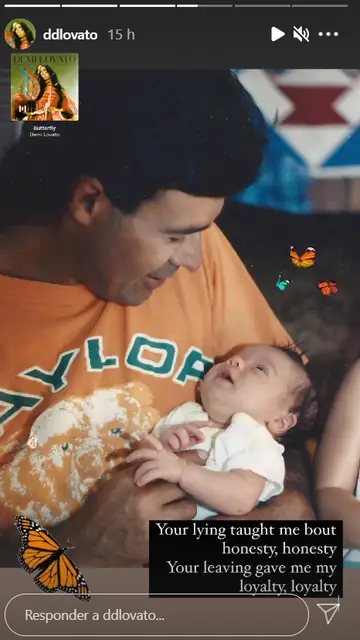 Demi Lovato en la infancia junto a su padre Demi Lovato en la infancia junto a su padre