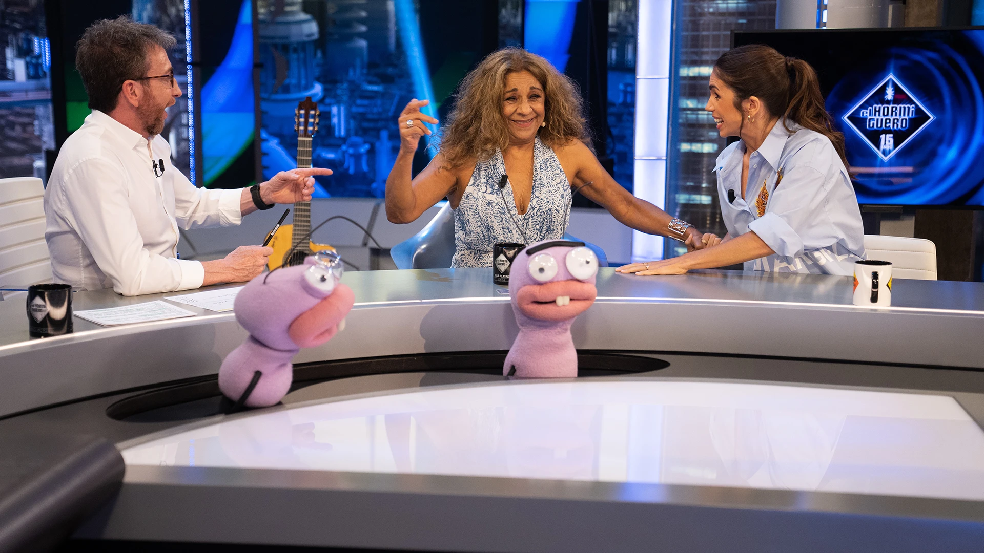 Lolita Flores y Elena Furiase demuestran su 'Flowers connection': "¡Concéntrate, a ver si vamos a quedar malamente!" Lolita Flores y Elena Furiase demuestran su 'Flowers connection': "¡Concéntrate, a ver si vamos a quedar malamente!"