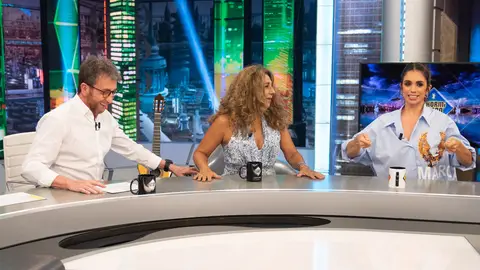 ¡Confesiones en directo! Lolita Flores y Elena Furiase se sinceran sobre su relación: "¿Yo para qué estoy aquí?" ¡Confesiones en directo! Lolita Flores y Elena Furiase se sinceran sobre su relación: "¿Yo para qué estoy aquí?"