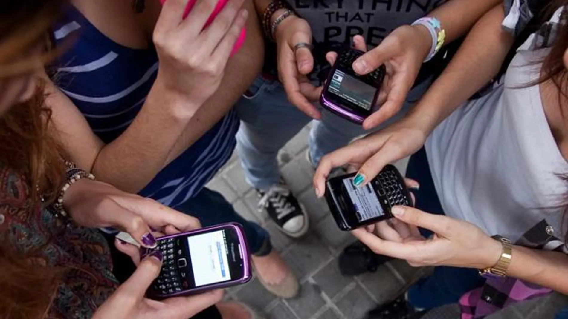 El aumento de la faltas de ortografía y el uso de nuevas palabras entre los jóvenes preocupa en el Día Mundial de las Redes Sociales