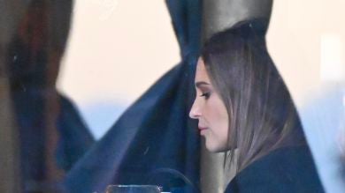 Así mira el hijo de Paula Echevarría a su madre mientras le da el pecho