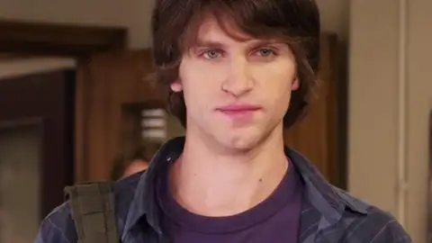 Keegan Allen en 'Pretty Little Liars' Keegan Allen en 'Pretty Little Liars'