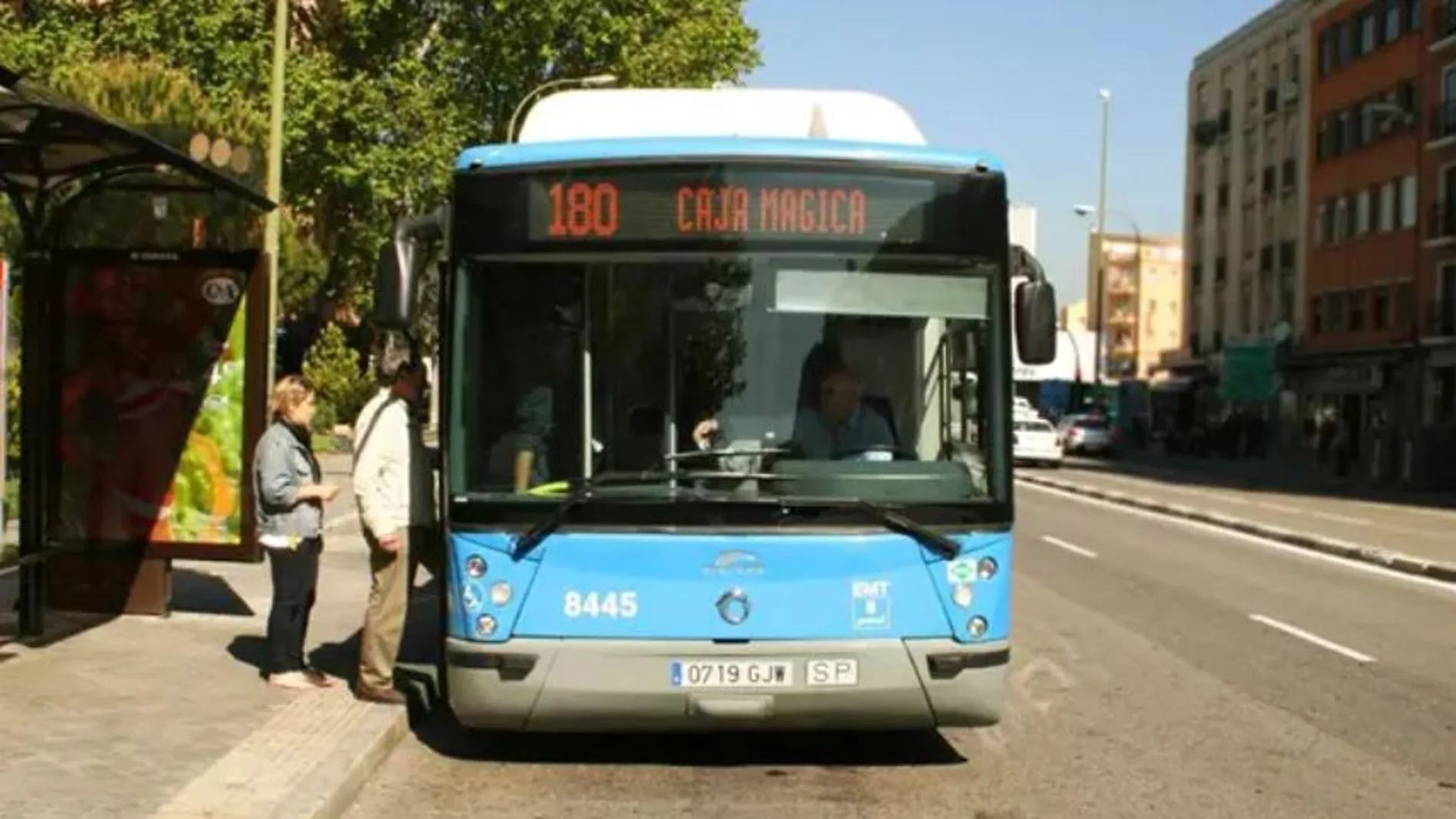 Autobús de la línea 180 de la EMT en Madrid