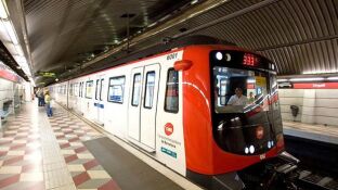 Imagen de archivo de un vag&oacute;n del metro de Barcelona