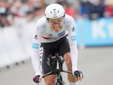 Pogacar vuela en la crono de la epata 5 del Tour de Francia