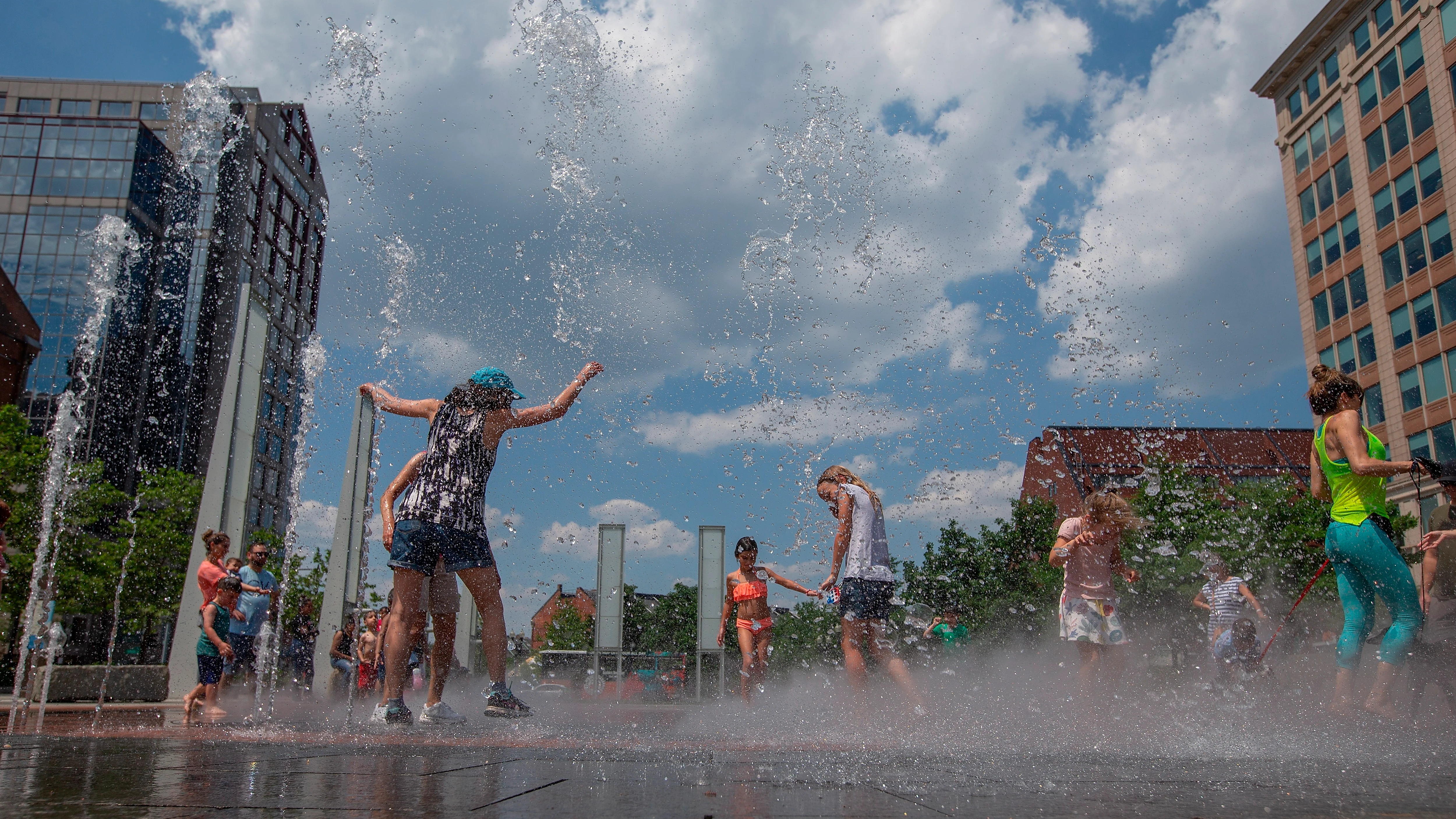 El Servicio Meteorol&oacute;gico Nacional (NWS, en ingl&eacute;s) de Estados Unidos advirti&oacute; este lunes sobre la "ola de calor hist&oacute;rica"