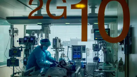 Profesionales del personal sanitario de las UCI del Hospital Universitario de Bellvitge para pacientes covid Profesionales del personal sanitario de las UCI del Hospital Universitario de Bellvitge para pacientes covid