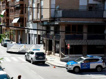 La Guardia Civil junto a la vivienda de Barbastro (Huesca). La Guardia Civil junto a la vivienda de Barbastro (Huesca).