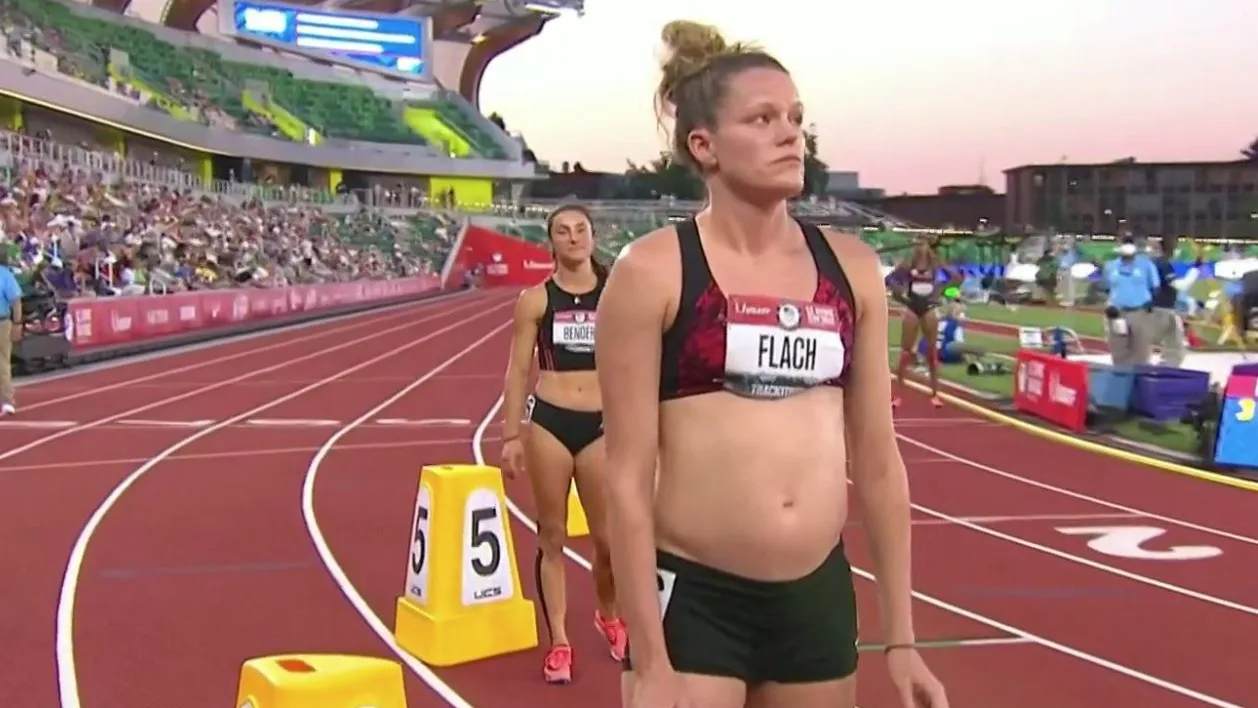 Lindsay Flach, la atleta embarazada de casi 5 meses que compitió por ir a los Juegos Olímpicos Lindsay Flach, la atleta embarazada de casi 5 meses que compitió por ir a los Juegos Olímpicos