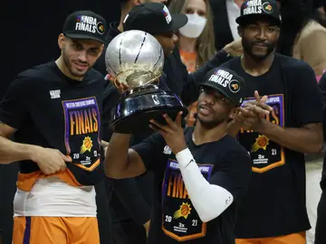 Los Suns se meten en la final de la NBA tras una exhibición de Chris Paul Los Suns se meten en la final de la NBA tras una exhibición de Chris Paul