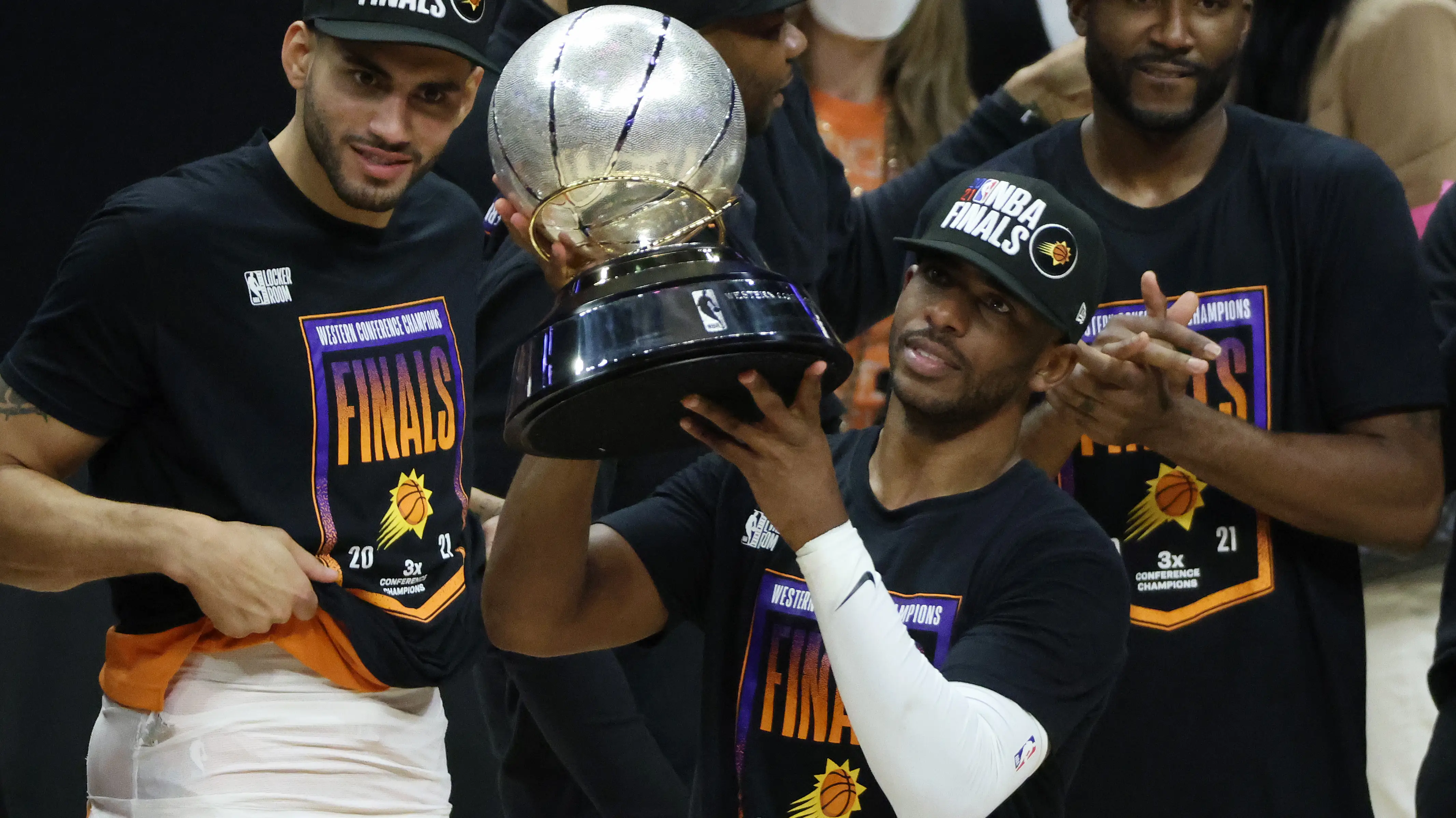 Los Suns se meten en la final de la NBA tras una exhibición de Chris Paul Los Suns se meten en la final de la NBA tras una exhibición de Chris Paul