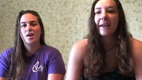 31 estudiantes confinados en Malta tras un positivo detectado en su avión 31 estudiantes confinados en Malta tras un positivo detectado en su avión