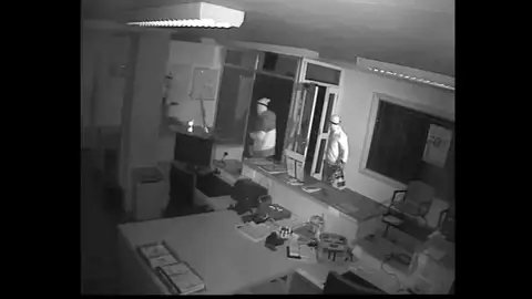 Diez detenidos por robar más de un millón de euros en bancos de toda España Diez detenidos por robar más de un millón de euros en bancos de toda España