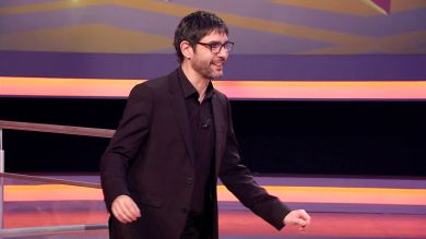 Juanra Bonet se marca un bailecito inédito para explicar las reglas de ‘¡Boom!’ a ‘Los supercanguros’