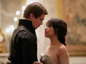 Nicholas Galitzine y Camila Cabello en 'Cenicienta' Nicholas Galitzine y Camila Cabello en 'Cenicienta'