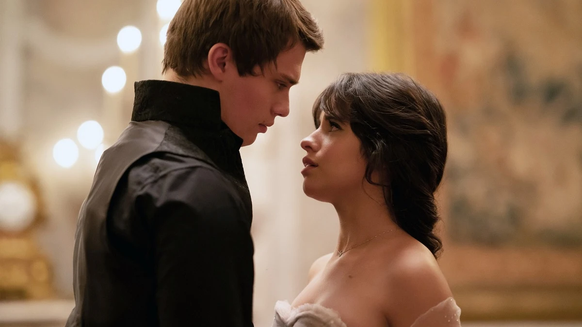Nicholas Galitzine y Camila Cabello en 'Cenicienta' Nicholas Galitzine y Camila Cabello en 'Cenicienta'