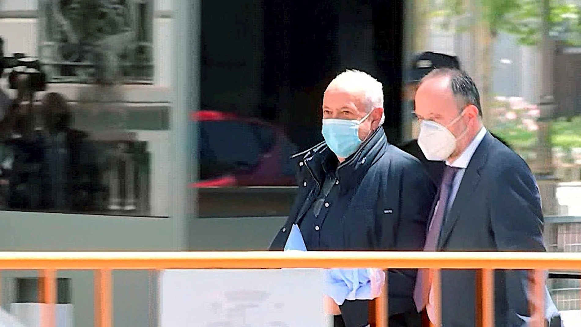 Captura de una señal de vídeo que muestra al productor José Luis Moreno a su salida de la sede de la Audiencia Nacional, este jueves en Madrid