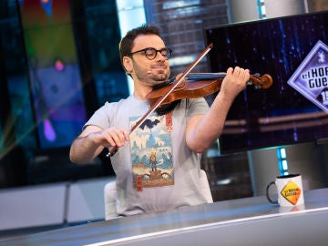 Pablo pone a prueba su oído absoluto con el violín en 'El Hormiguero 3.0'