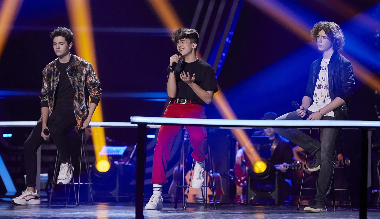 Javier, Adrián y David cantan 'Give me love' en las Batallas de 'La Voz Kids'