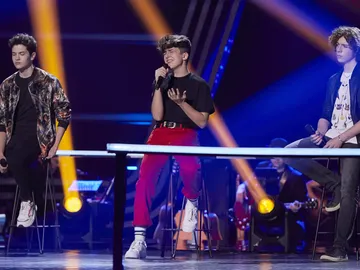 Javier, Adrián y David cantan 'Give me love' en las Batallas de 'La Voz Kids' Javier, Adrián y David cantan 'Give me love' en las Batallas de 'La Voz Kids'