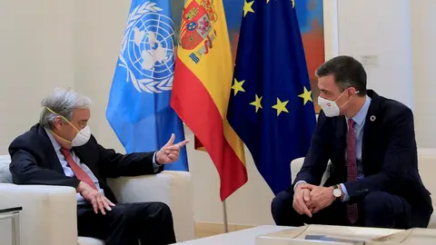 El presidente del Gobierno, Pedro Sánchez (d), durante la reunión mantenida con el secretario general de Naciones Unidas, António Guterres (i), de visita oficial en España, este viernes en Moncloa El presidente del Gobierno, Pedro Sánchez (d), durante la reunión mantenida con el secretario general de Naciones Unidas, António Guterres (i), de visita oficial en España, este viernes en Moncloa