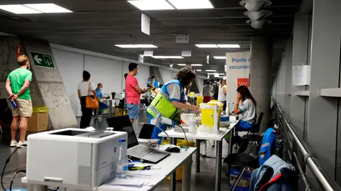 España logra otro récord de vacunación por segundo día consecutivo tras inocular 765.399 dosis España logra otro récord de vacunación por segundo día consecutivo tras inocular 765.399 dosis