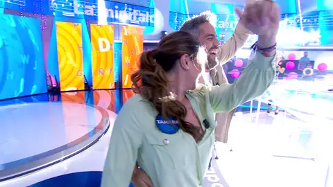 ¡Cuánto arte! Roberto Leal y Tamara improvisan una sevillana en ‘La Pista’ ¡Cuánto arte! Roberto Leal y Tamara improvisan una sevillana en ‘La Pista’