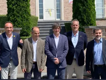 Carles Puigdemont recibe en Waterloo los presos indultados de JxCat Carles Puigdemont recibe en Waterloo los presos indultados de JxCat