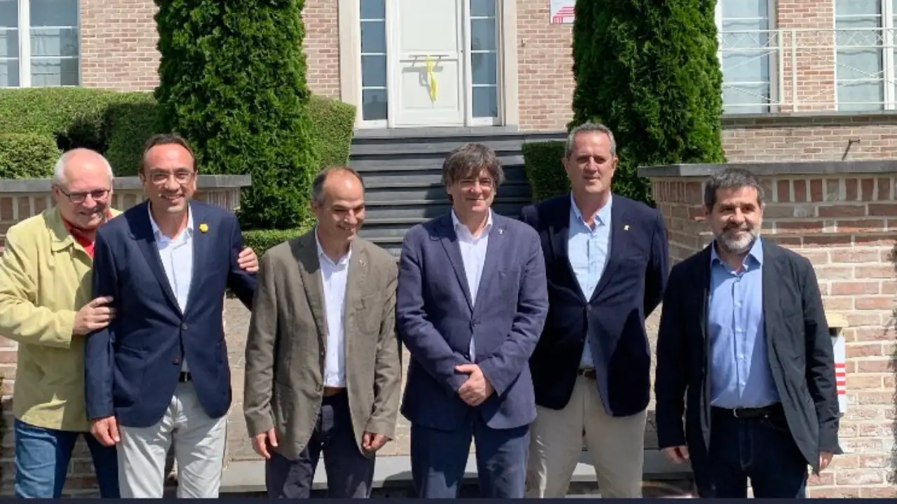 Carles Puigdemont recibe en Waterloo los presos indultados de JxCat Carles Puigdemont recibe en Waterloo los presos indultados de JxCat