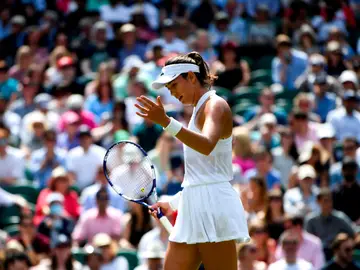 Garbiñe Muguruza gesticula tras perder un punto ante Ons Jabeur Garbiñe Muguruza gesticula tras perder un punto ante Ons Jabeur