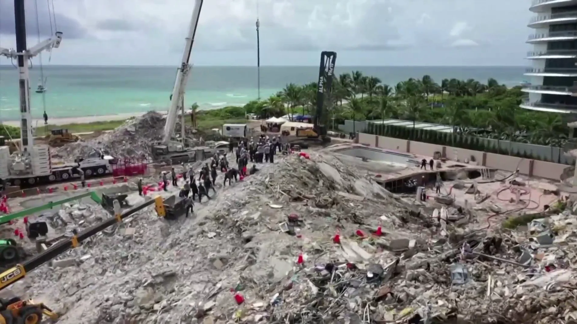 Ascienden a 22 los muertos confirmados por el derrumbe en Miami y 126 personas siguen desaparecidas