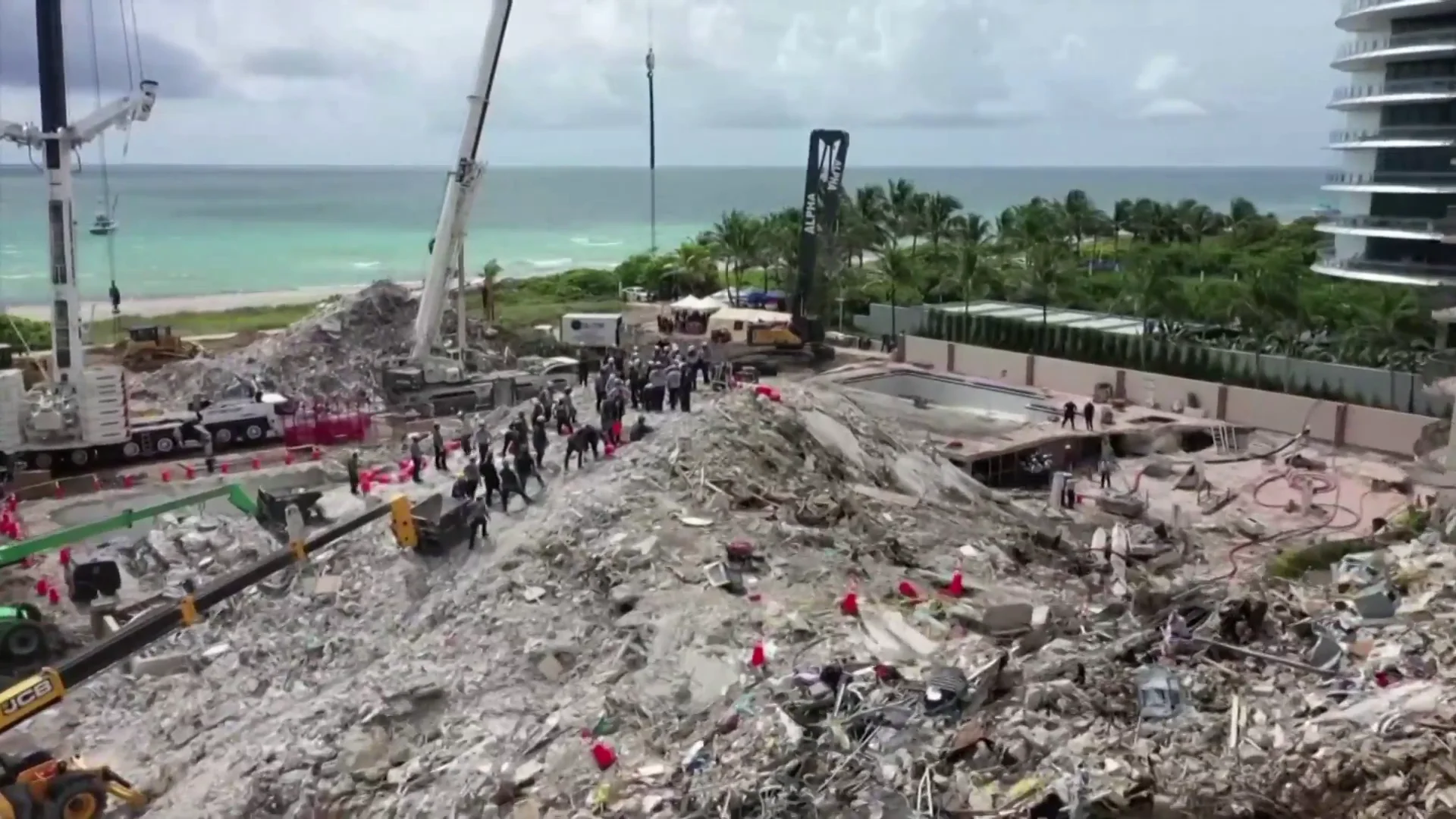 Ascienden a 22 los muertos confirmados por el derrumbe en Miami y 126 personas siguen desaparecidas Ascienden a 22 los muertos confirmados por el derrumbe en Miami y 126 personas siguen desaparecidas
