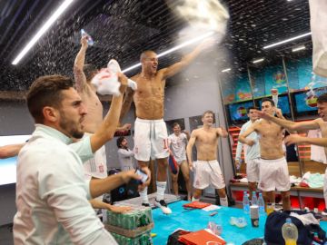 Así fue la espectacular fiesta de España en el vestuario tras clasificarse a las semifinales de la Eurocopa