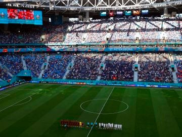 La UEFA prohíbe el arcoíris en la publicidad de los estadios de Rusia y Azerbaiyán 