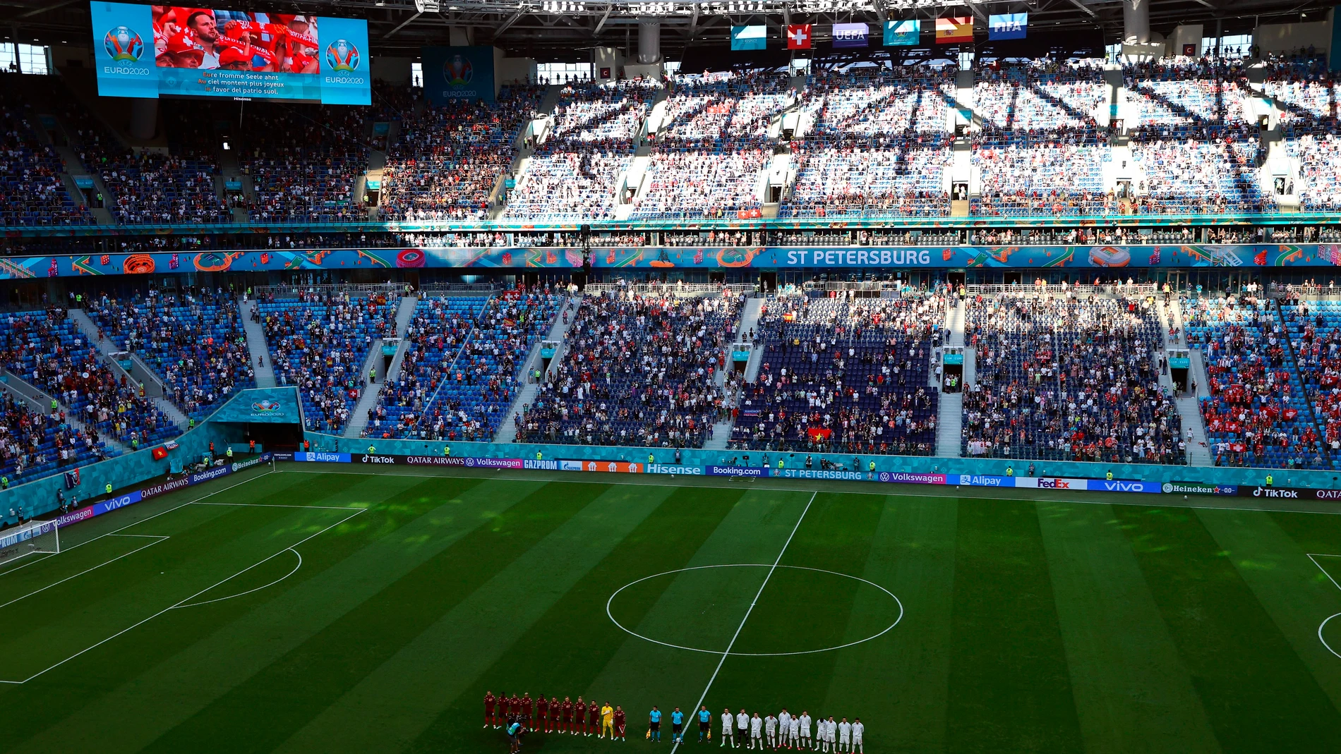 La UEFA prohíbe el arcoíris en la publicidad de los estadios de Rusia y Azerbaiyán 
