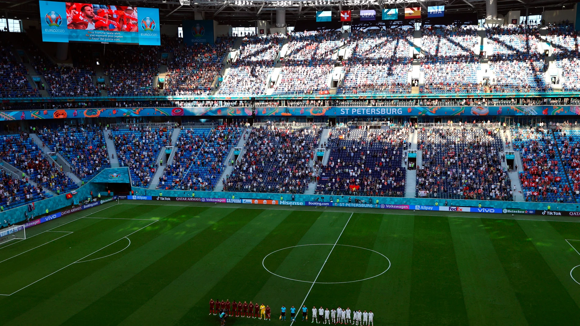 La UEFA prohíbe el arcoíris en la publicidad de los estadios de Rusia y Azerbaiyán La UEFA prohíbe el arcoíris en la publicidad de los estadios de Rusia y Azerbaiyán