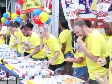 Empate en el concurso que da comienzo a la fiesta del 4 de julio en EEUU: ¡34 hamburguesas en 10 minutos! Empate en el concurso que da comienzo a la fiesta del 4 de julio en EEUU: ¡34 hamburguesas en 10 minutos!