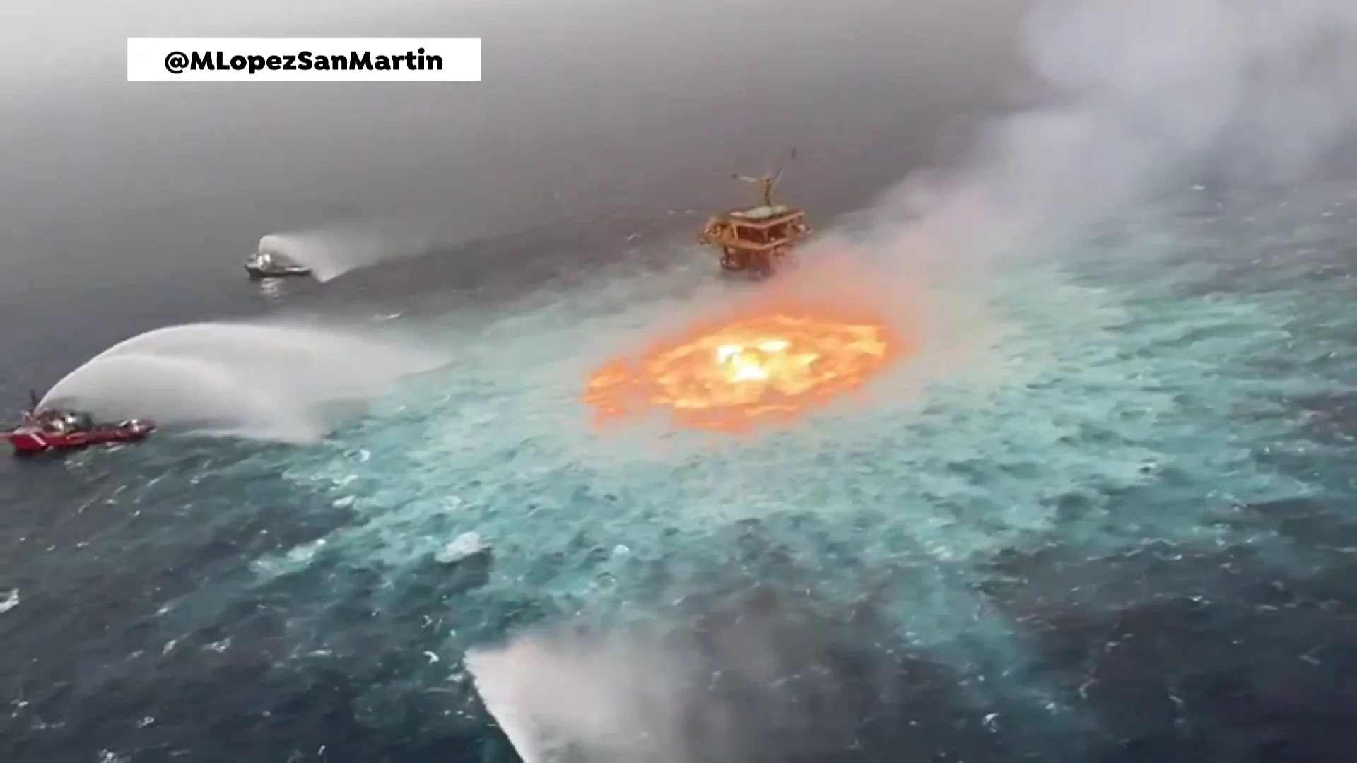 Una fuga de gas causa un espectacular incendio en aguas del Golfo de M&eacute;xico