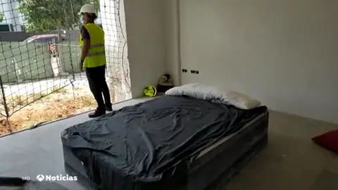Okupan sus propias casas porque la constructora se niega a terminarlas después de un año en Córdoba Okupan sus propias casas porque la constructora se niega a terminarlas después de un año en Córdoba