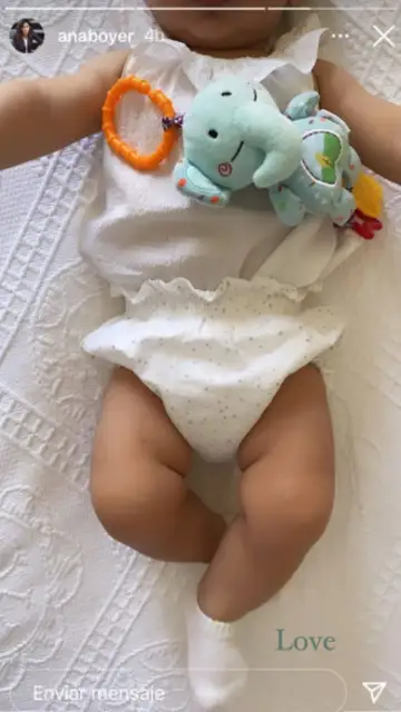 Ana Boyer juega con su hijo pequeño El pequeño Mateo cumple 7 meses