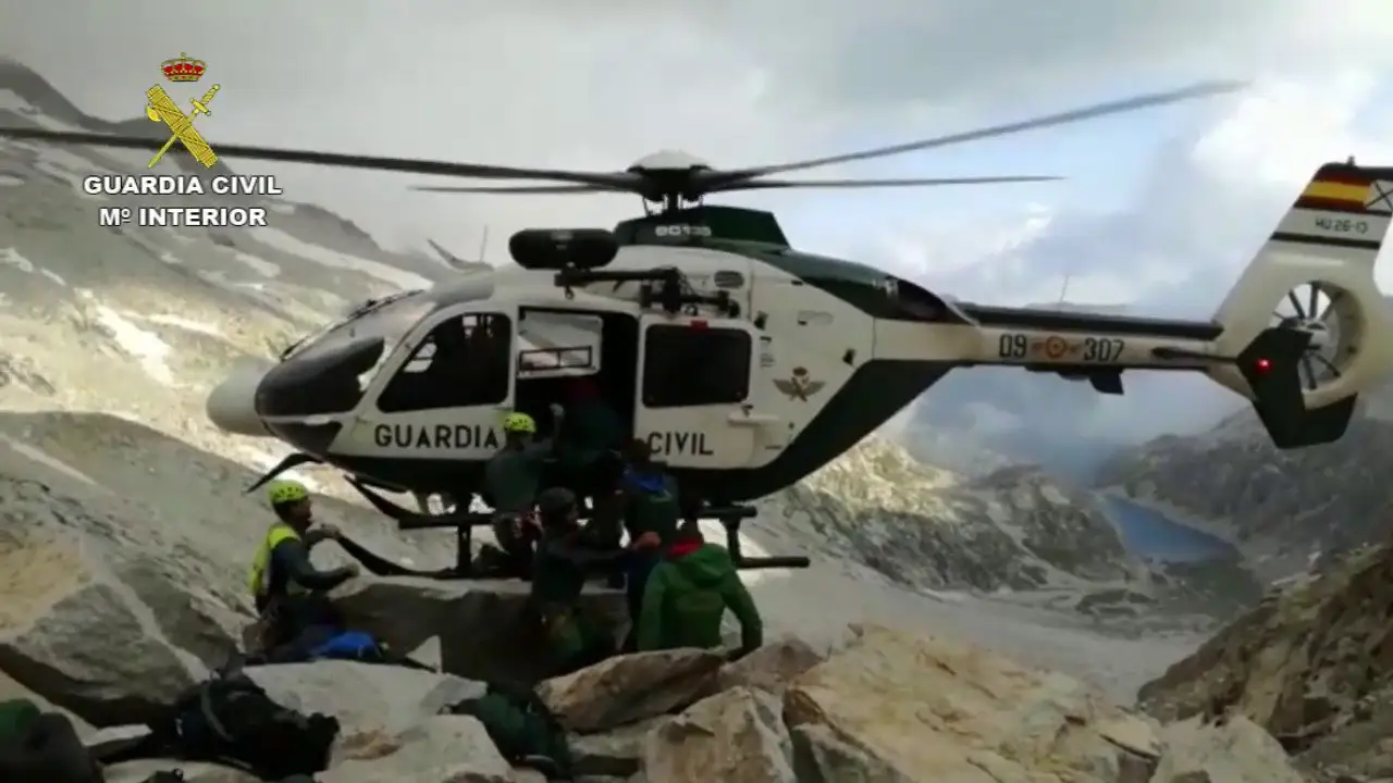 Muere un corredor de montaña de 22 años al caerse por un barranco en los Pirineos Muere un corredor de montaña de 22 años al caerse por un barranco en los Pirineos