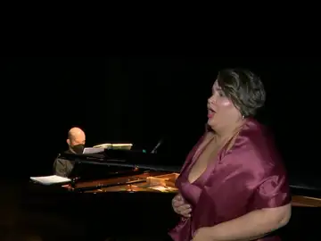Jóvenes de diferentes partes del mundo cumplen su sueño de cantar en el Teatro Real Jóvenes de diferentes partes del mundo cumplen su sueño de cantar en el Teatro Real
