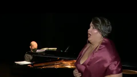 Jóvenes de diferentes partes del mundo cumplen su sueño de cantar en el Teatro Real Jóvenes de diferentes partes del mundo cumplen su sueño de cantar en el Teatro Real